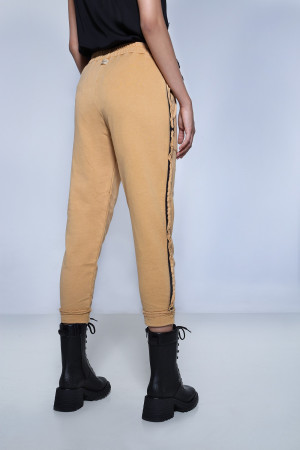 Pants with an elasticated waist in a narrow line